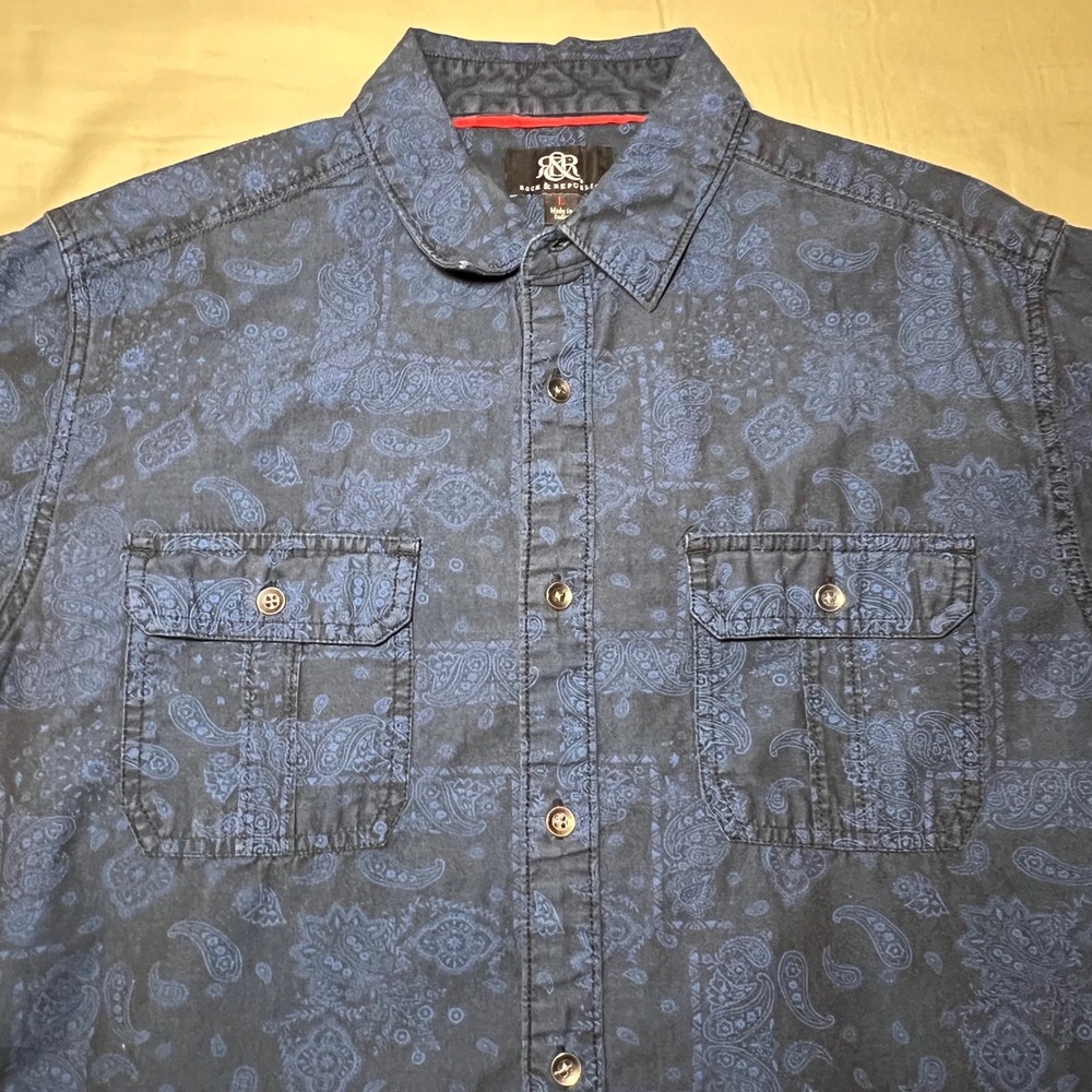 Rock & Republic Mens Large Blue Paisley Short Sleeve Button Down Shirt Pockets